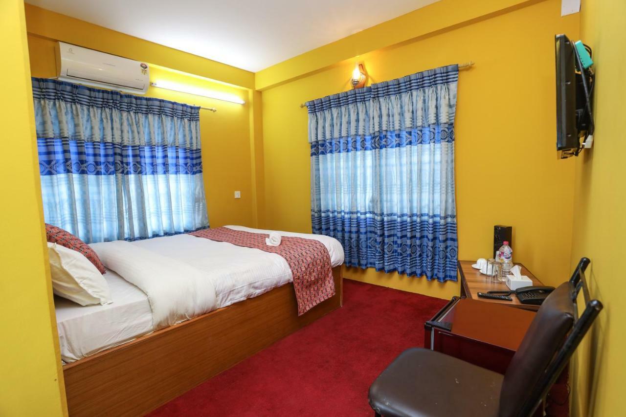 Hotel Blue Magnet Pokhara Exteriör bild