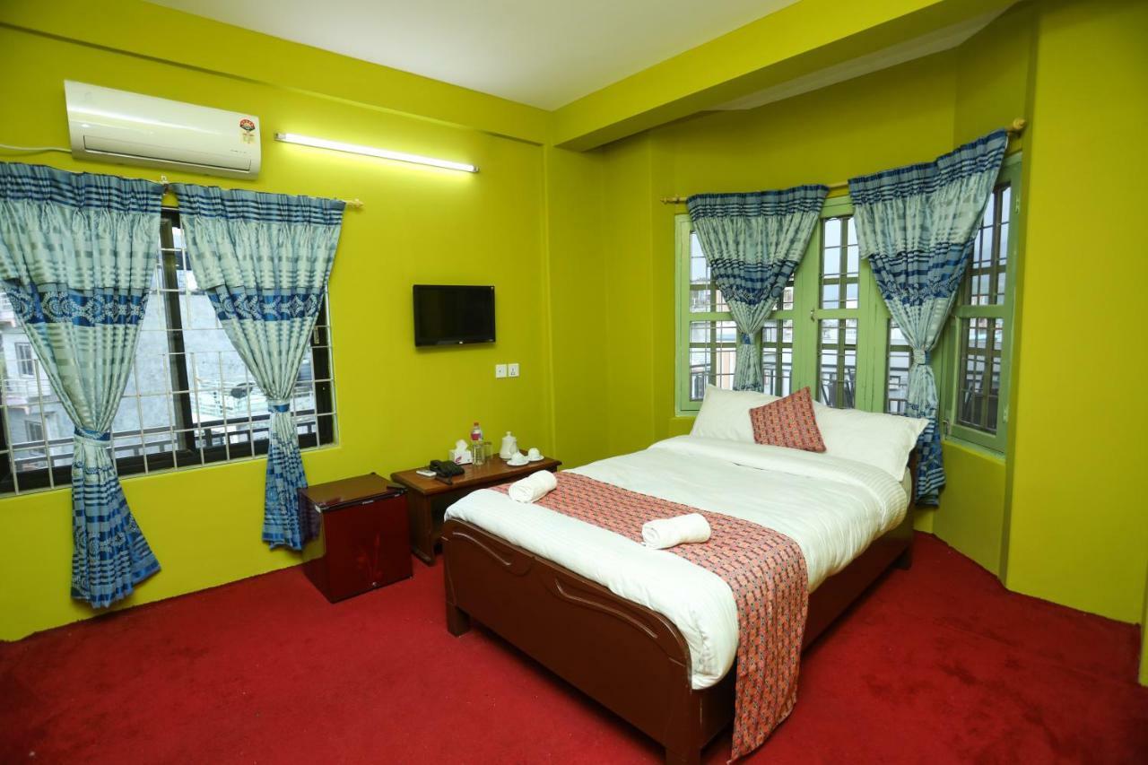 Hotel Blue Magnet Pokhara Exteriör bild