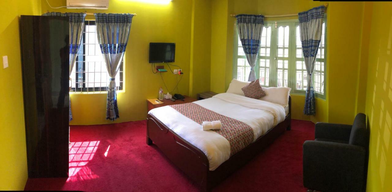 Hotel Blue Magnet Pokhara Exteriör bild