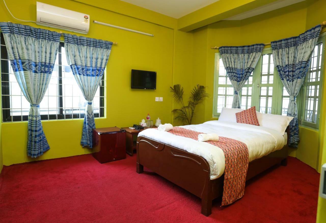 Hotel Blue Magnet Pokhara Exteriör bild