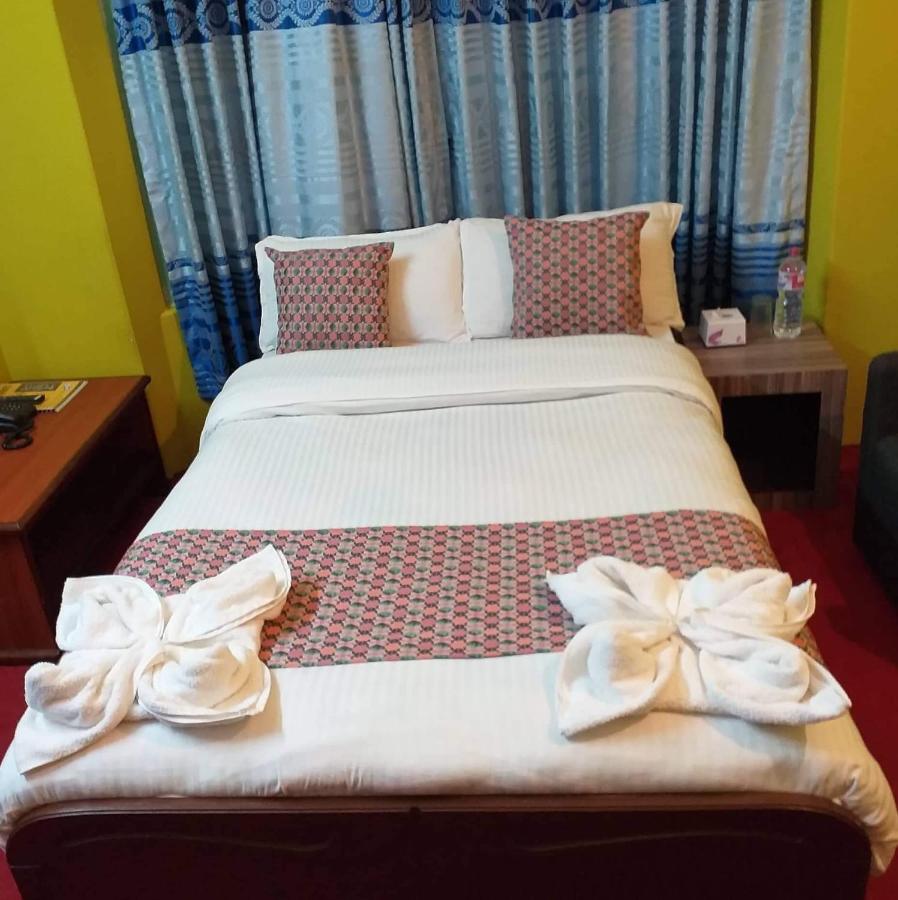 Hotel Blue Magnet Pokhara Exteriör bild